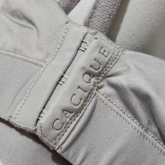 Cacique Bra Size 44C Gray Color Underwire Adjustable Straps - Picture 4 of 7